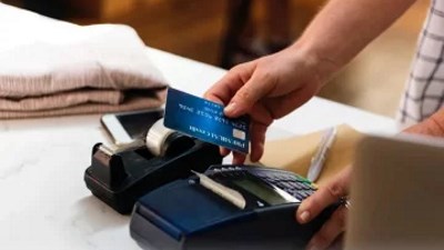 swiping-a-card-400x225